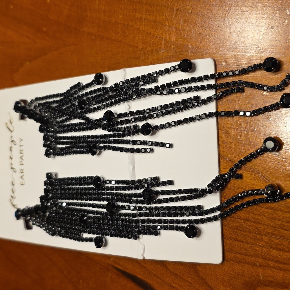 NWT Free People Black Ear Party Earrings - Picture 7 of 9